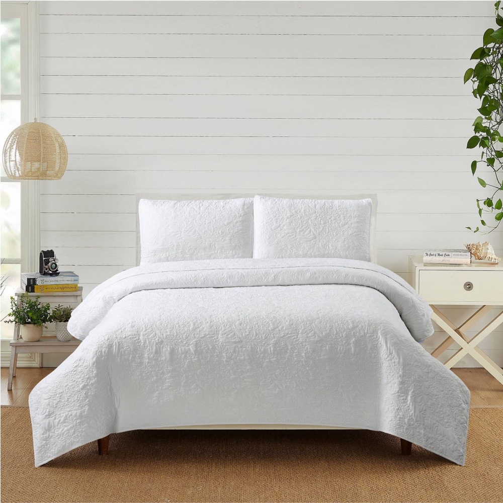 MODERN HEIRLOOM NWT 3pc mirage stitch quilt set -king -white